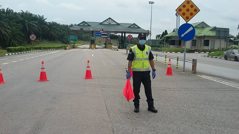 Sedenak Toll Plaza has been temporarily closed for six hours, starting from noon today, to facilitate thorough sanitisation work. 
