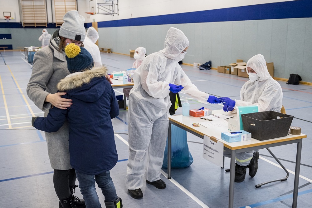 A total of 1,129 deaths were reported by the Robert Koch Institute (RKI) disease control centre. — AFP pic