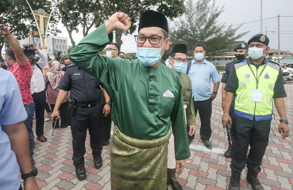 Perak Mentri Besar Datuk Seri Ahmad Faizal Azumu meets reporters after seeking an audience with Sultan of Perak Sultan Nazrin Muizzuddin Shah at Istana Kinta in Ipoh December 4, 2020. u00e2u20acu201d Picture by Farhan Najib