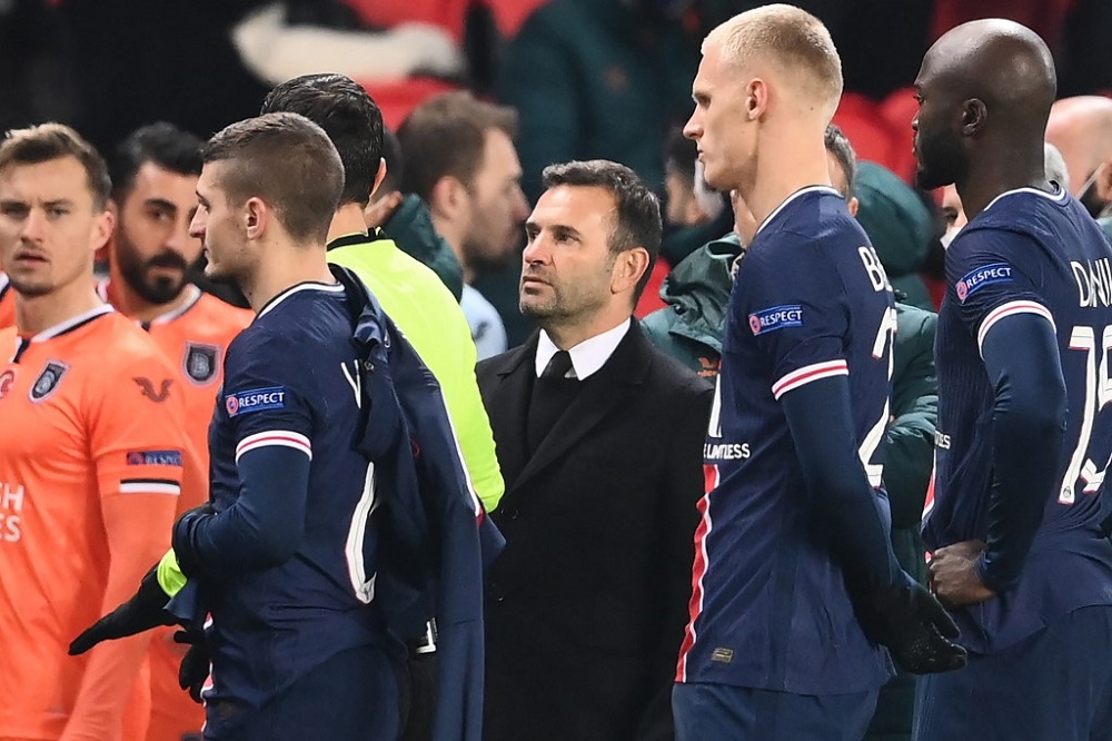Istanbul Basaksehiru00e2u20acu2122s Turkish coach Okan Buruk (centre) looks on as he leaves the pitch after the game was suspended amid allegations of racism by one of the match officials at the Parc des Princes stadium in Paris December 8, 2020. u00e2u20acu201d AFP pic