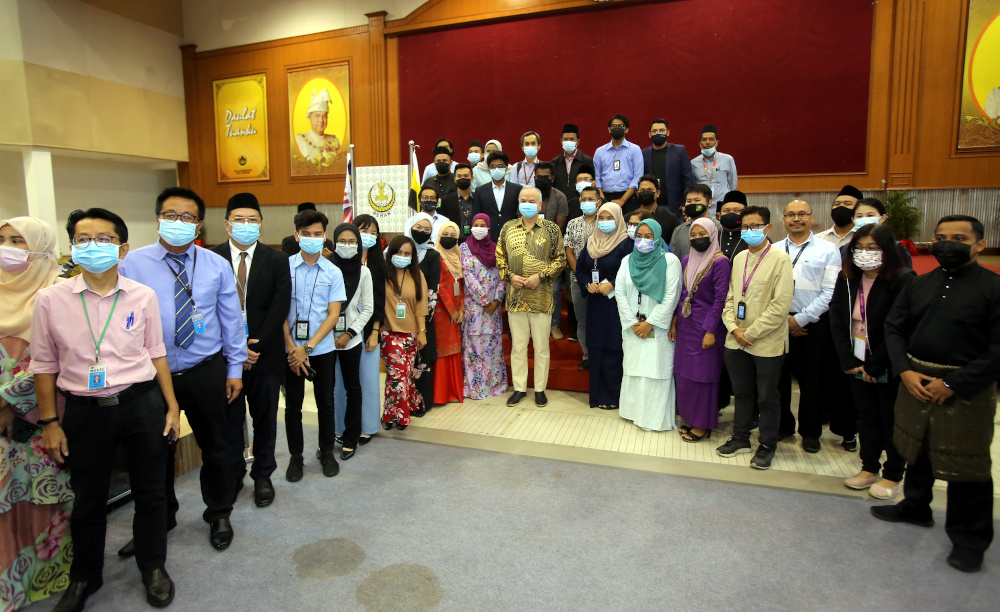 Perak Sultan Nazrin Muizzuddin Shah visits members of media at the Dewan Jubli Perak in Kuala Kangsar December 10, 2020. u00e2u20acu201d Picture by Farhan Najib 