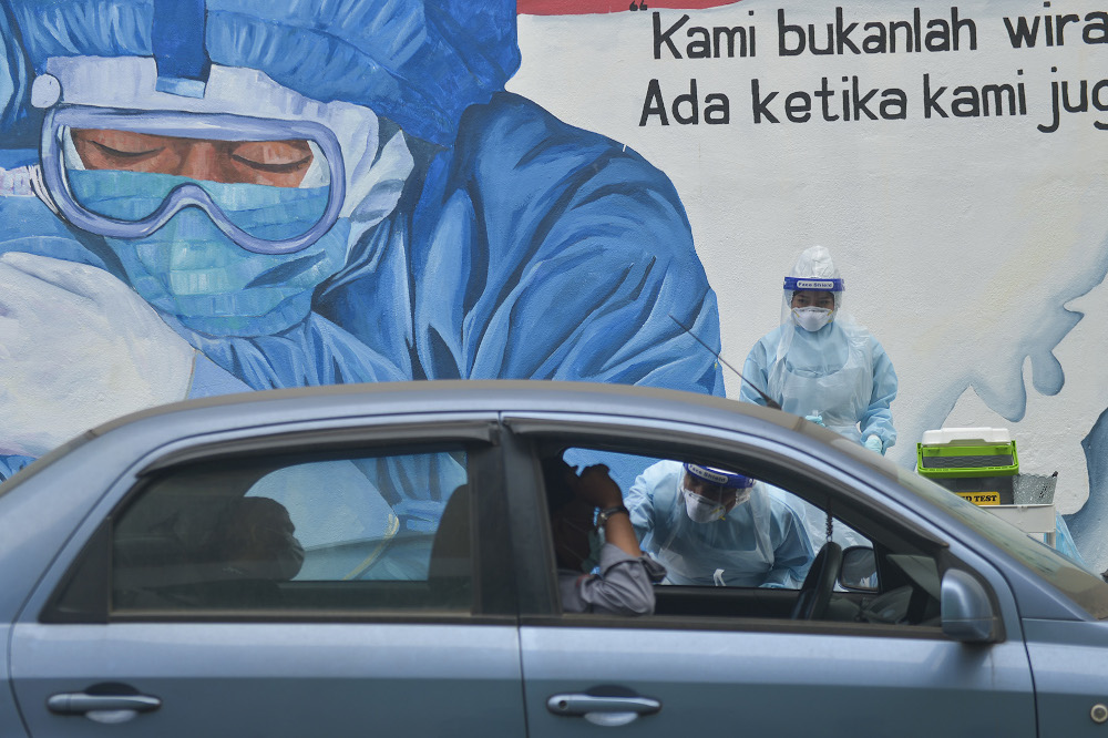 Klinik Ajwa health officers take samples and information from the public during Covid-19 screening in Shah Alam December 10, 2020. u00e2u20acu201d Picture by Miera Zulyana 