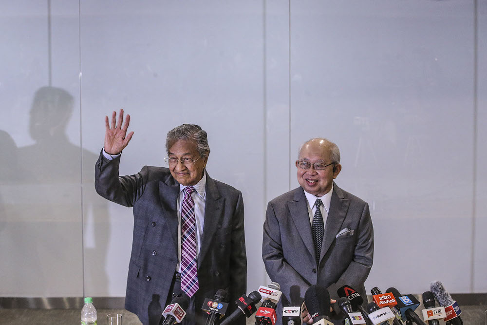 Langkawi MP Tun Dr Mahathir Mohamad and Gua Musang MP Tan Sri Tengku Razaleigh Hamzah are seen during a press conference at Yayasan Al Bukhary, Kuala Lumpur December 14, 2020. u00e2u20acu201d Picture by Hari Anggara