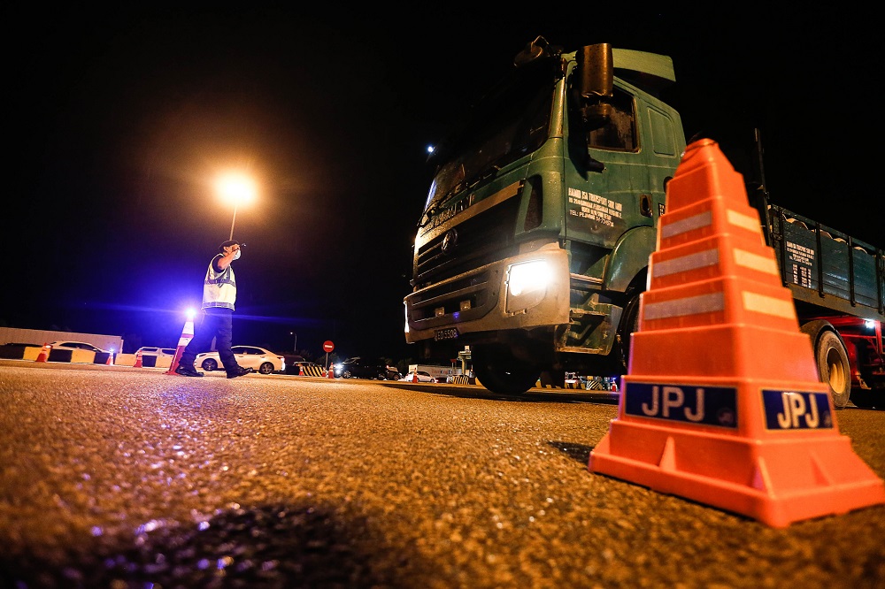 Road Transport Department personnel are seen at a roadblock at the Juru Toll Plaza in Simpang Ampat December 18, 2020. u00e2u20acu201d Picture by Sayuti Zainudin