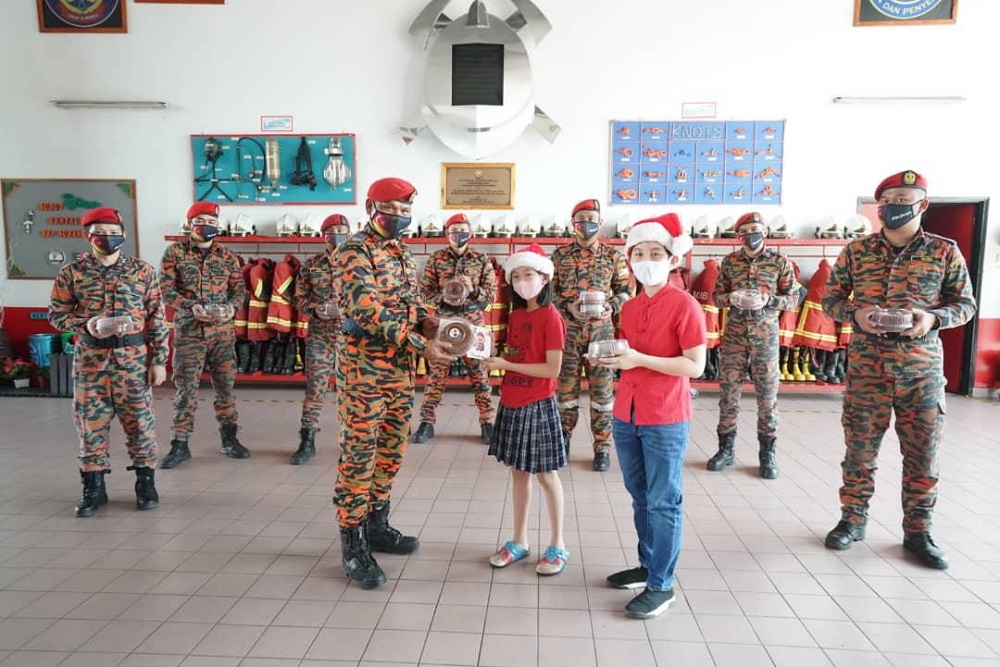Some customers bought extra portions and asked the siblings to distribute them to frontliners in their neighbourhood. — Picture courtesy of Ng Si Hooi