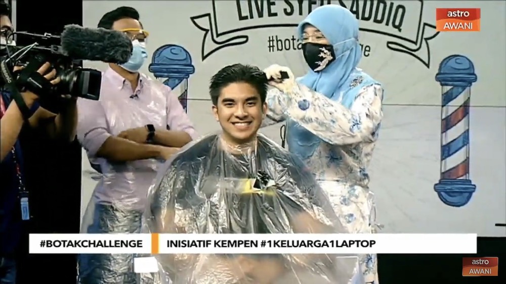 Syed Saddiq smiling before his haircut. — Screencap via AstroAwani/Twitter