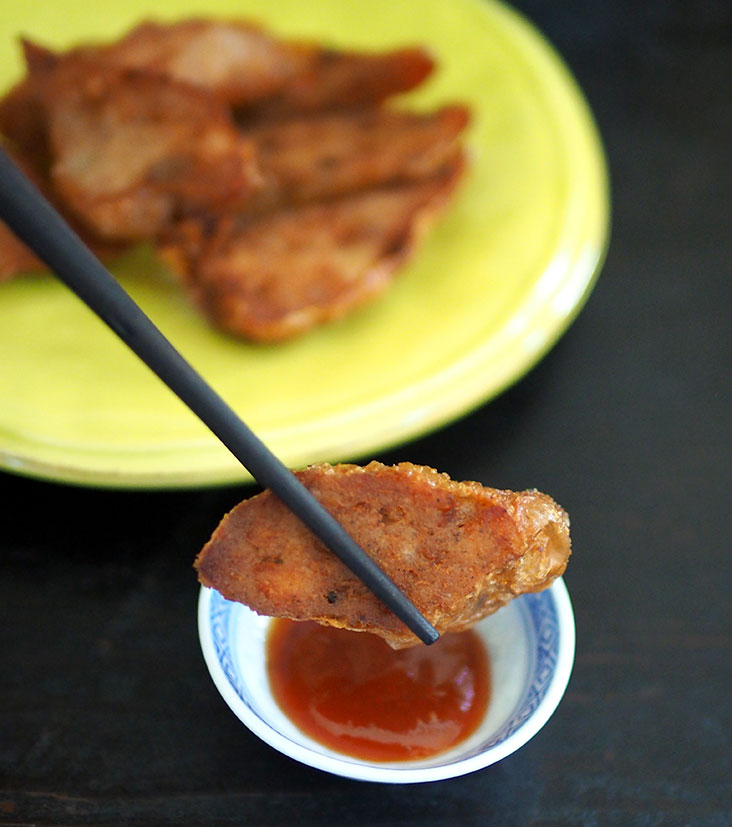 ‘Gang guong’ is the Foochow version of lorbak or a stuffed meat roll and this version is an addictive one even though it has more flour compared to the Penang lorbak