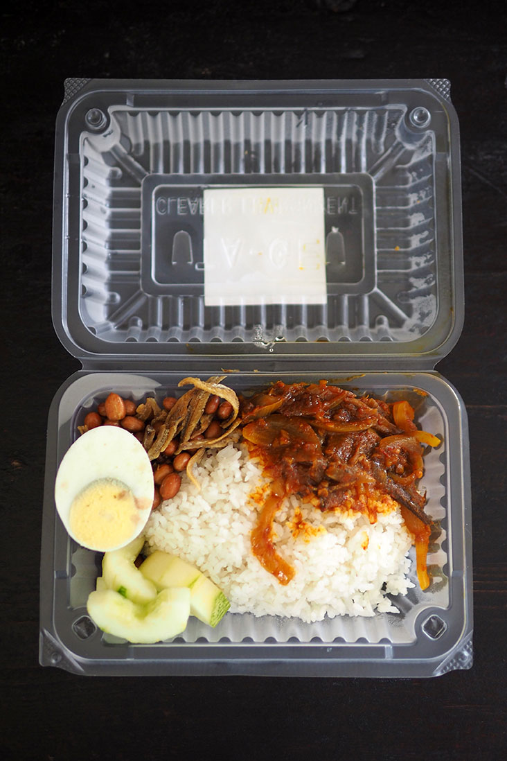 You can enjoy just the 'nasi lemak biasa' with a delicately coconut milk scented rice with a not overly spicy 'sambal' loaded with sliced onions, fried 'ikan bilis' and peanuts