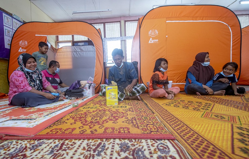 Flood victims rest at the relief centre at SK Kampung Lawang in Tanah Merah December 18, 2020. u00e2u20acu201d Bernama pic