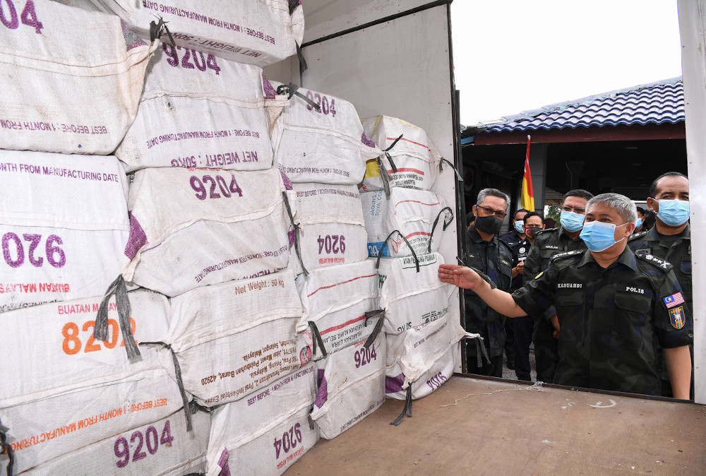 Department of Internal Security and Public Order deputy director (GOF) Datuk Kasuahdi Ali with the seized contraband items in Kuala Selangor December 14, 2020. u00e2u20acu201d Bernama pic 