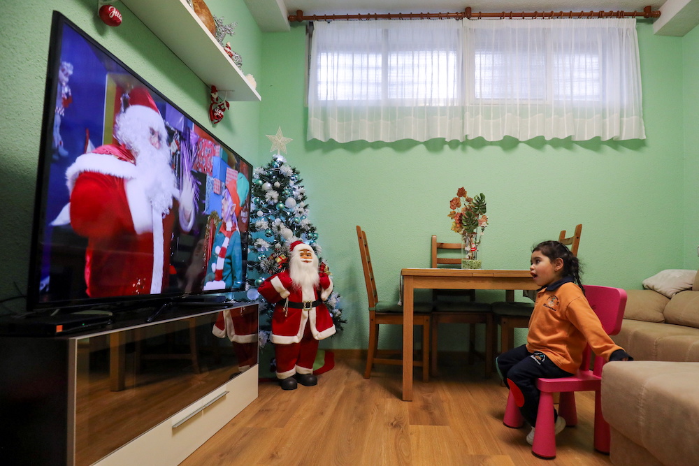 Santa goes virtual in pandemic hit Spain
