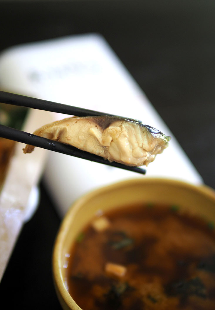 You can enjoy grilled saba fish with a small slice of lemon to cut through the rich taste