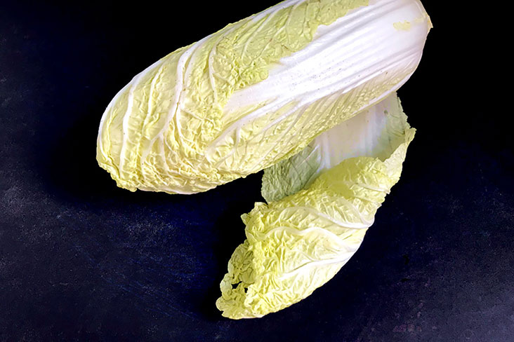 Why use only Western-style vegetables? Chinese cabbage gives your roast chicken a tasty twist.