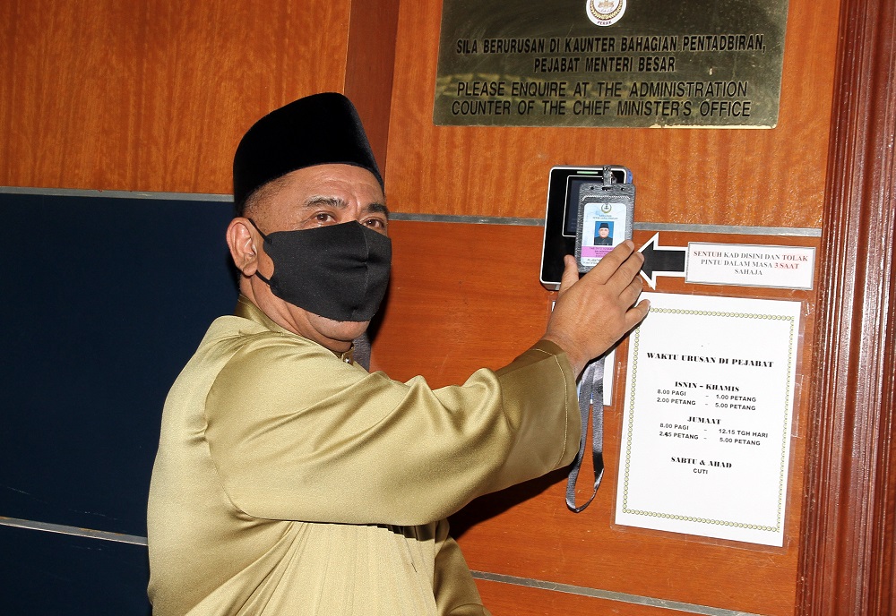 New Perak Mentri Besar Datuk Saarani Mohamad clocks in for duty at the Mentri Besaru00e2u20acu2122s Office in Ipoh December 11, 2020. u00e2u20acu2022 Picture by Farhan Najib