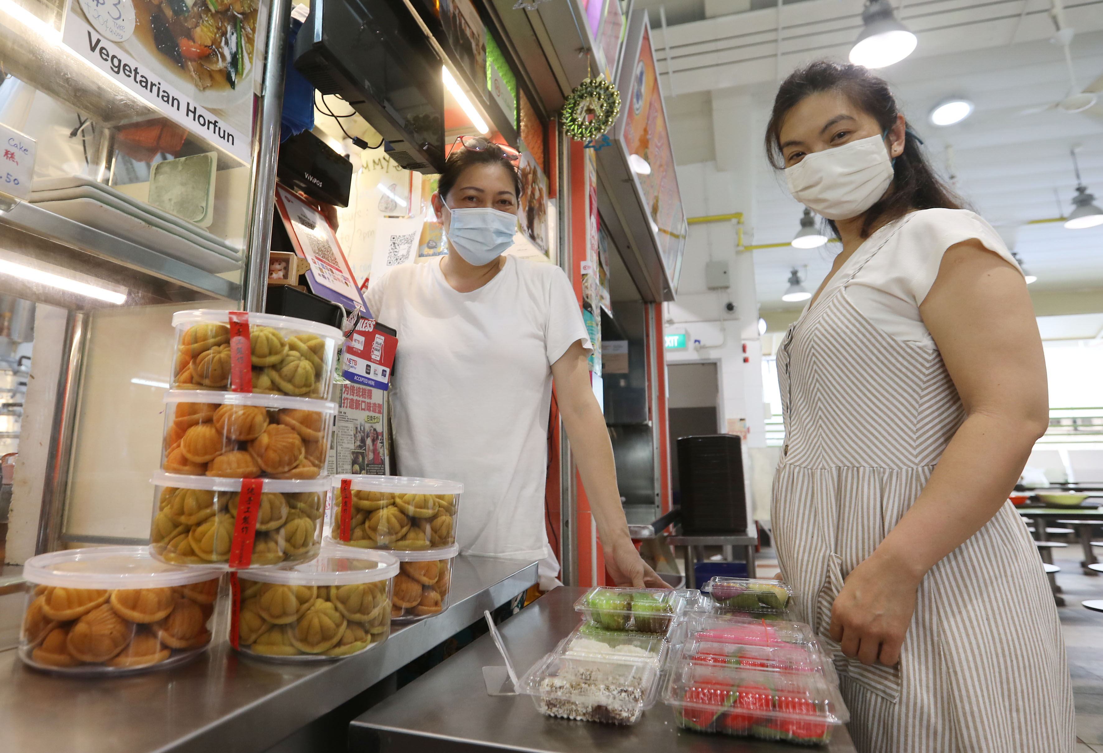 Mdm Sandy Tan Puay Puay (L) mentored upcoming hawker Ms Sally Wong under NEA’s Hawker Development Programme. ― Photo by  Raj Nadarajan for TODAY