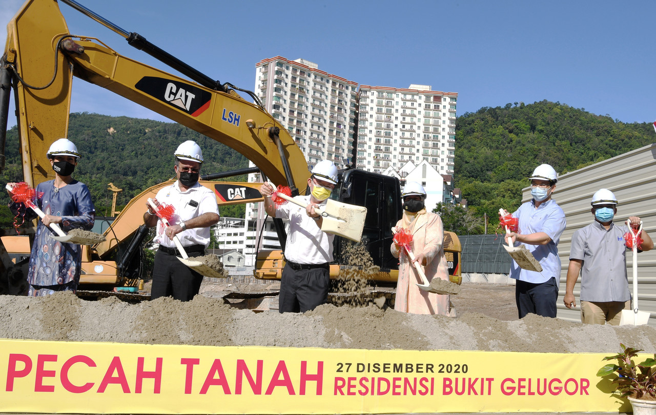 Housing and Local Government Minister Zuraida Kamaruddin (third right) officiates the groundbreaking ceremony for the Bukit Gelugor Residential project at Jalan Bukit Gambir, George Town, December 27, 2020. u00e2u20acu201d Bernama pic