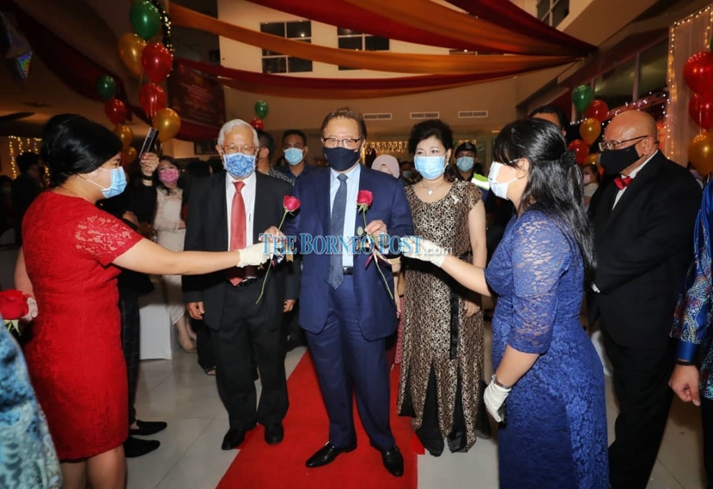 Datuk Patinggi Abang Johari Tun Openg receiving roses as a welcome gift on his arrival at Tropi, accompanied by Manyin (on his right), Dr Lulie and others. u00e2u20acu2022 Picture by Chimon Upon via Borneo Post