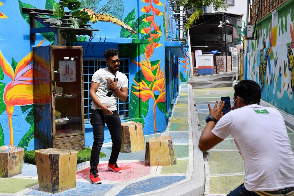 Local tourists snapping pictures at Jalan Alor mural lane, taking advantage of the quiet situation in the area following the imposition of the Conditional Movement Control Order, December 13, 2020. u00e2u20acu201d Bernama pic