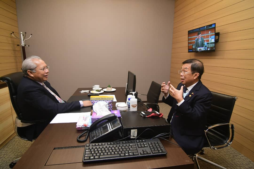 Federal Territories Minister Tan Sri Annuar Musa (left) speaks to DAP chairman Tan Kok Wai at his office earlier today. u00e2u20acu201d Picture via Twitter
