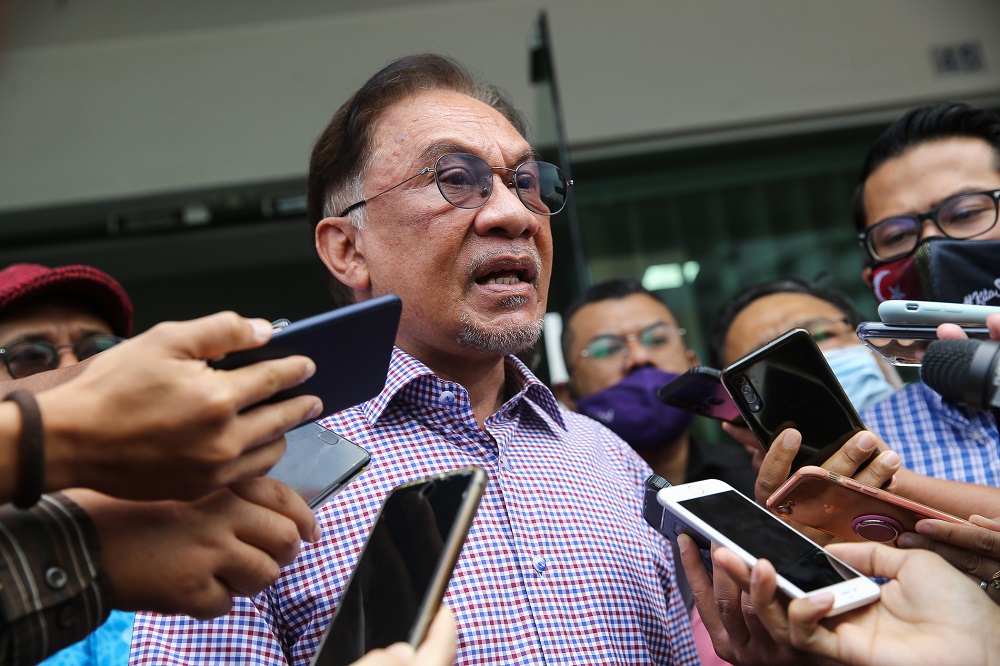 Datuk Seri Anwar Ibrahim speaks to reporters after launching u00e2u20acu02dc100 Esei Seni & Sastera Era Reformasi 2008-2011u00e2u20acu2122 in Shah Alam December 29, 2020. u00e2u20acu2022 Picture by Yusof Mat Isa