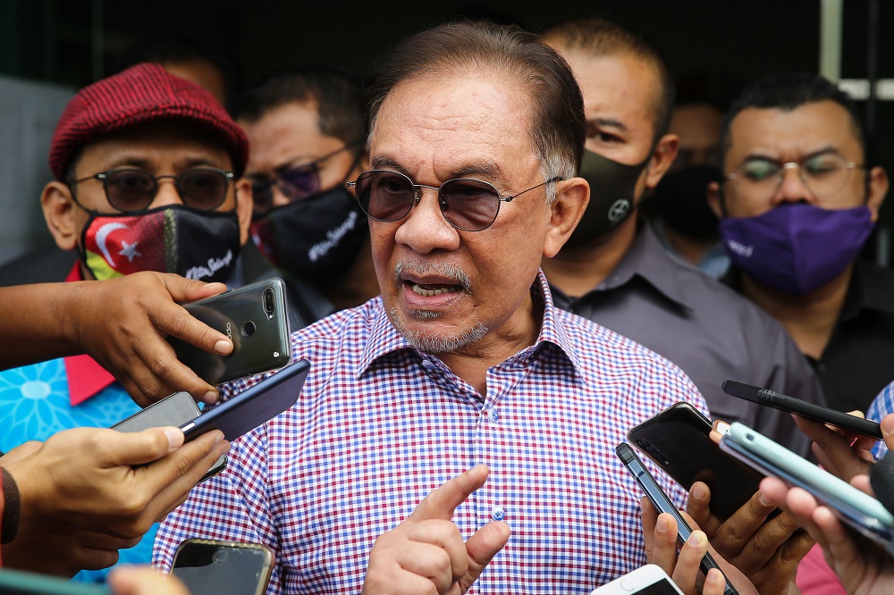 Datuk Seri Anwar Ibrahim speaks to reporters after launching u00e2u20acu02dc100 Esei Seni & Sastera Era Reformasi 2008-2011u00e2u20acu2122 in Shah Alam December 29, 2020. u00e2u20acu2022 Picture by Yusof Mat Isa