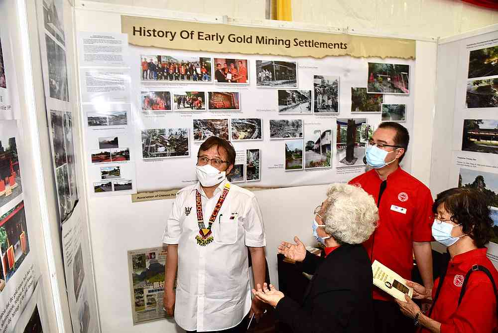 Chief Minister Datuk Patinggi Abang Johari Openg is briefed on the history of an early gold mining settlement in the Bau district December 31, 2020. u00e2u20acu201d Picture courtesy of the Sarawak Information Department