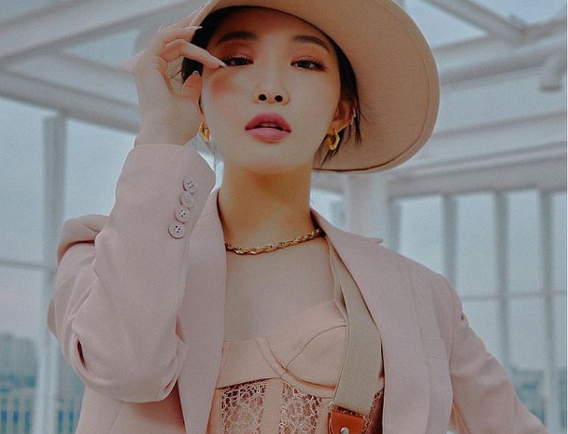 Popular South Korean singer Chungha u00e2u20acu201d  Picture courtesy of instagram.com/p/CH8AEefnPfK