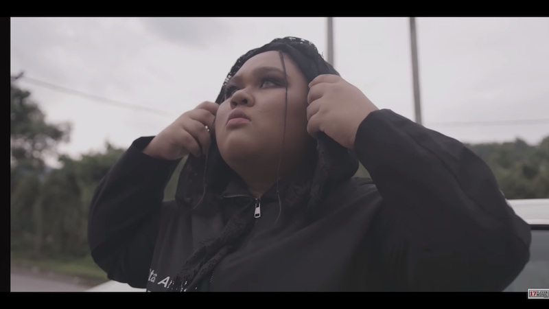 u00e2u20acu02dcTolonglahu00e2u20acu2122 is co-written by Cik B and her mother Datuk Seri Vida. u00e2u20acu201d Screengrab from YouTube/Seventeen Eleven Music