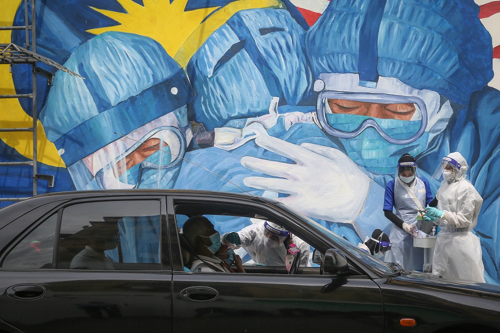 Health workers in protective suit collect swab samples to be tested  for Covid-19 in Shah Alam December 8, 2020. u00e2u20acu2022Picture by Yusof Mat Isa