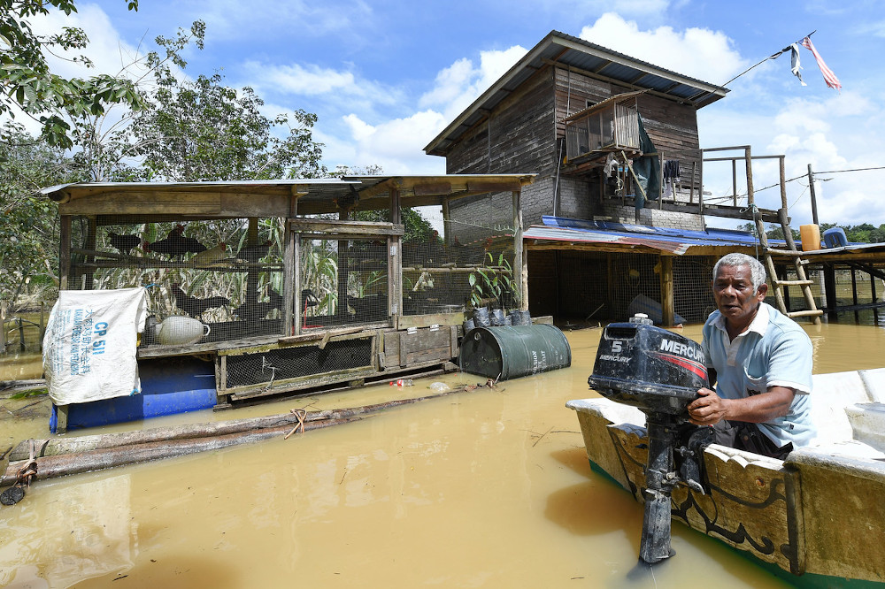 Abu Bakar Che Amhad, 66, uses a canoe to monitor his chickens in Kampung Tebak, Air Putih in Kemaman, Terengganu, December 21, 2020. u00e2u20acu201d Bernama pic 