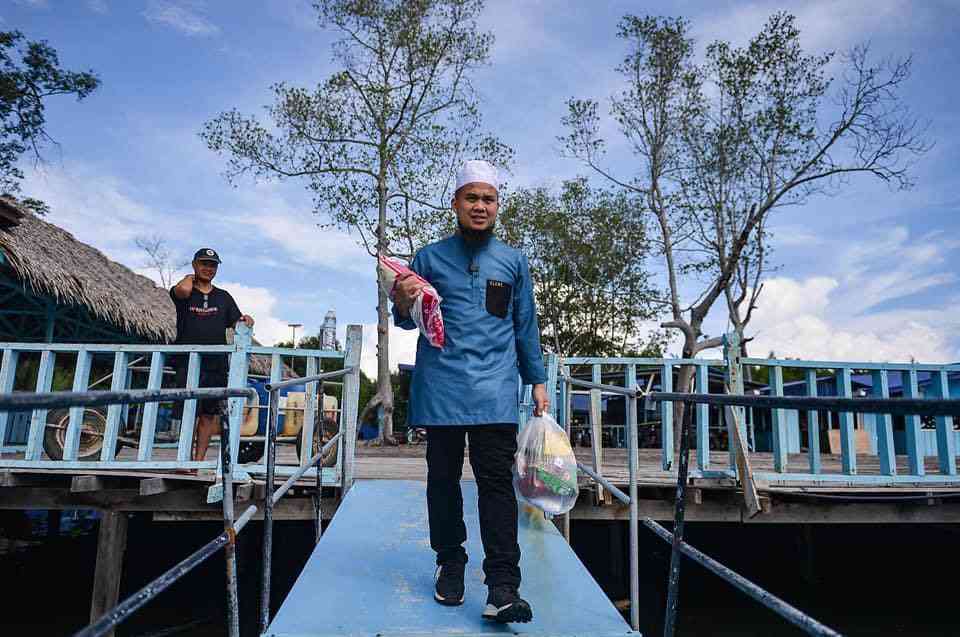 Muslim preacher Ustaz Ebit Lew is known by many for his deeds. — Picture via Facebook