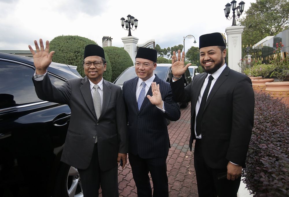 (From left) Perak Amanah chairman Datuk Asmuni Awi, Perak DAP chairman Nga Kor Ming and PKR chief Farhash Wafa Salvador Rizal Mubarak waves at reporters before leaving Istana Kinta, Ipoh December 8, 2020. u00e2u20acu201d Picture by Farhan Najib