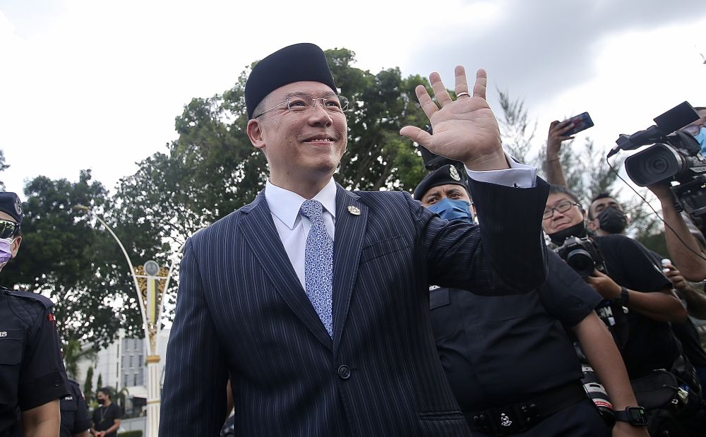 Perak DAP chairman Nga Kor Ming waves at reporters at Istana Kinta, Ipoh December 8, 2020. u00e2u20acu201d Picture by Farhan Najib