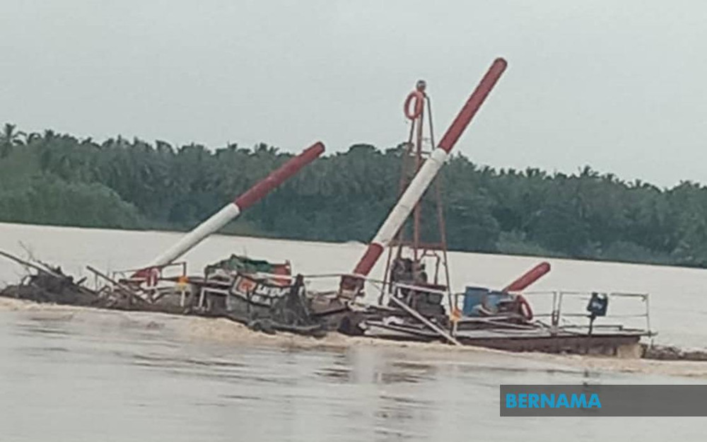 Residents and fishermen in Kampung Pulau Pisang here are concerned for their safety after a bridge constructed in Kampung Laut, Tumpat collapsed into the river and drifted to their village. u00e2u20acu201d Picture via Twitter/Bernama