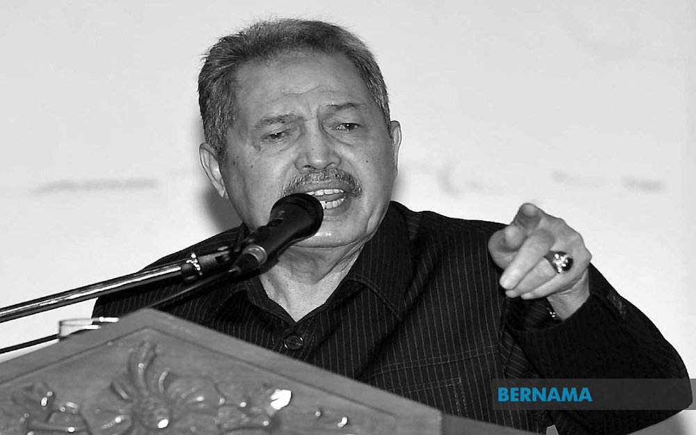 Former Johor State Assembly Speaker Tan Sri Mohamad Aziz died of old age at the Sultan Ismail Hospital on December 24, 2020. u00e2u20acu201d Picture via Twitter/Bernama