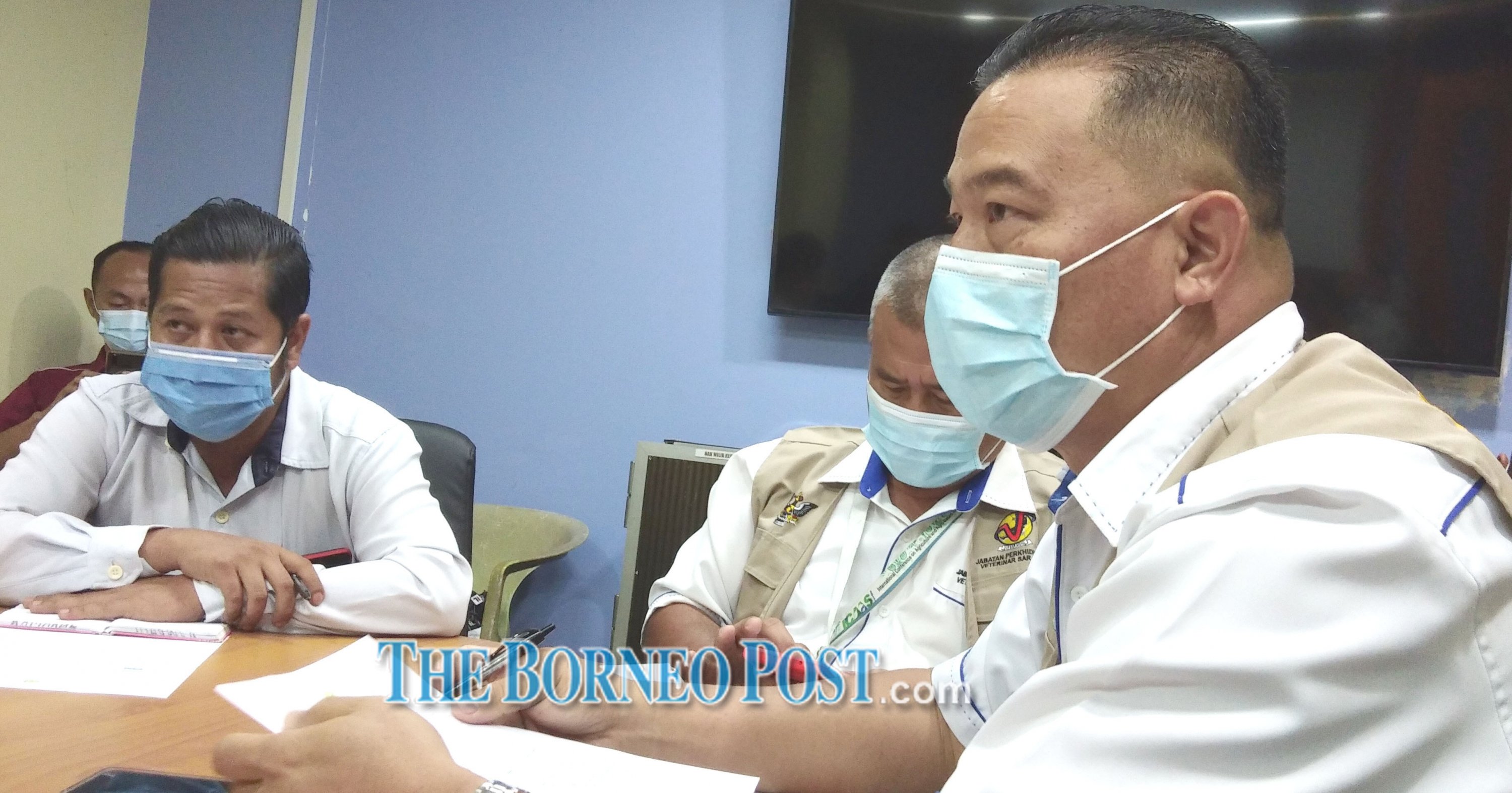 Head of the Veterinary Services Robine Asut (right) gives a briefing on rabies vaccination. u00e2u20acu2022 Borneo Post pic