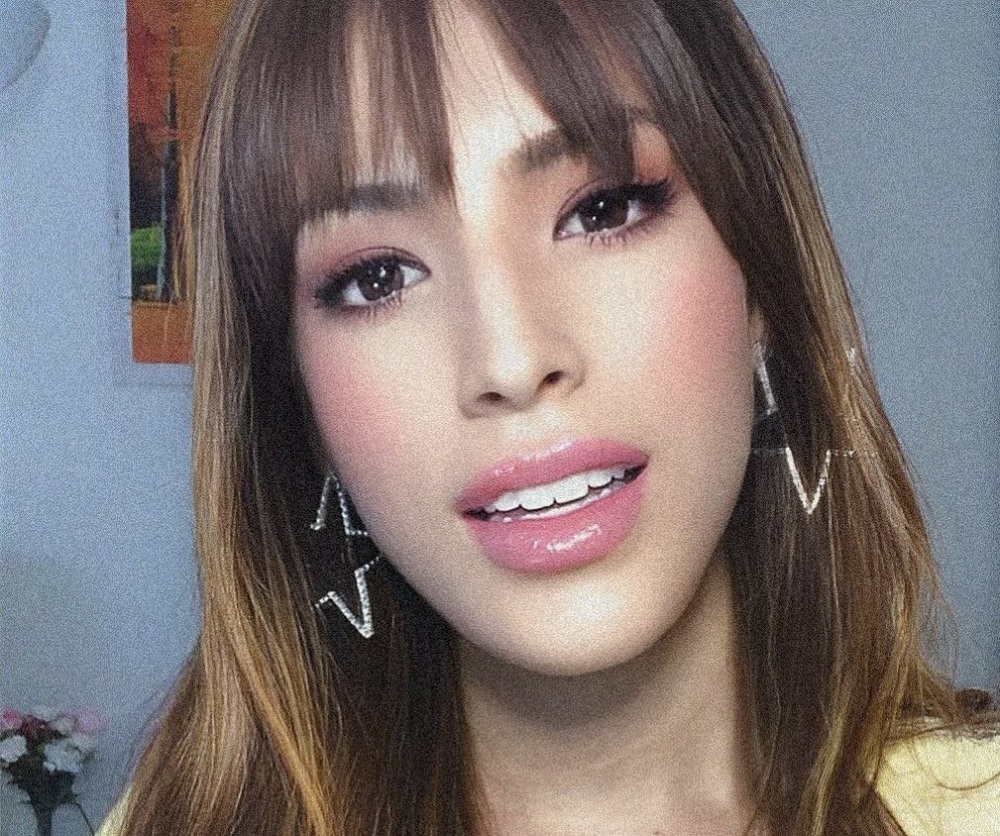 The former Miss Universe Malaysia 2017 winner received criticism after insinuating that people of African-American descent ‘choose to be born coloured’. ―Picture via instagram/samanthakayty