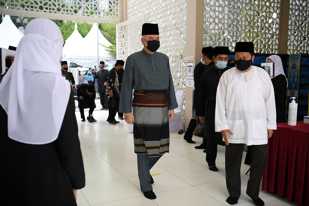 Sultan of Perak Sultan Nazrin Shah arrives at the Ar-Rahah Mosque in Kampung Kerinchi December 19, 2020. u00e2u20acu2022 Bernama pic