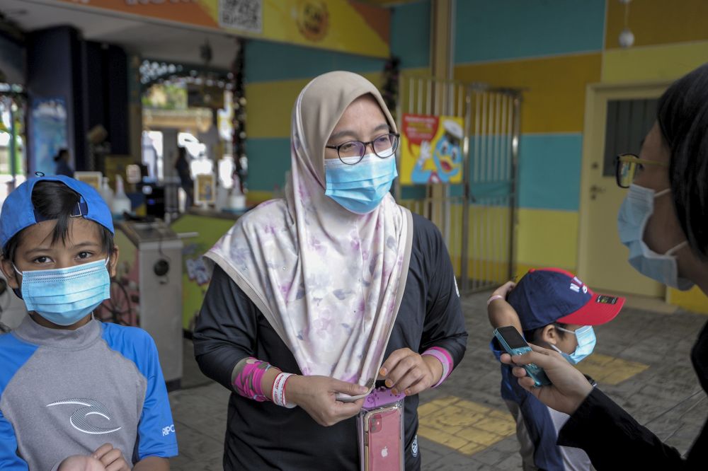 Rohaida Zainordin speaks to Malay Mail during an interview at Sunway Lagoon, Subang Jaya December 19, 2020. — Picture by Shafwan Zaidon