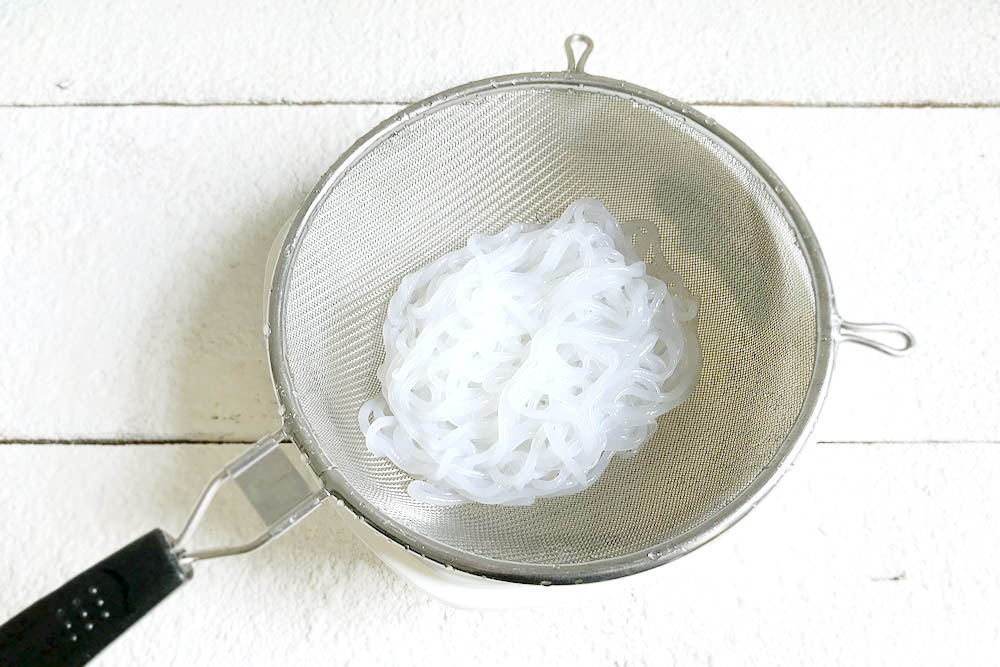 'Shirataki' noodles need to be rinsed and drained before using.