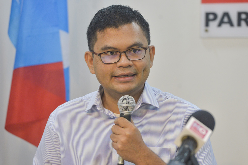 MP Johor Bahru, Akmal Nasir speaks during the Biro Profesional Angkatan Pemuda Keadilan press conference at the PKR headquarters, January 10, 2020. u00e2u20acu201d Picture by Miera Zulyana