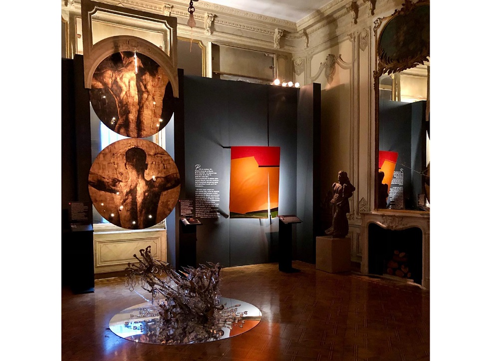 The exhibition u00e2u20acu02dcLu00e2u20acu2122Art Blesseu00e2u20acu2122 pays tribute to the resilience of Beirutu00e2u20acu2122s art scene following the two explosions on August 4. u00e2u20acu201d Picture courtesy of Banque BEMO