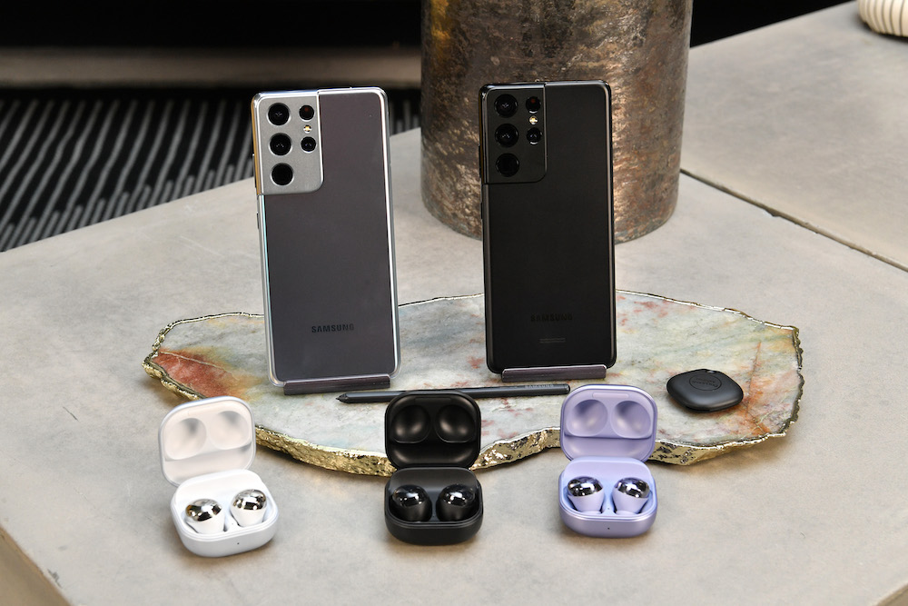 The Samsung Galaxy S21 Ultra, the Samsung Galaxy SmartTag and Samsung Galaxy Buds Pro are displayed at Samsung 837 on January 11, 2021 in New York City. u00e2u20acu201d Dia Dipasupil/Getty Images for Samsung via AFP