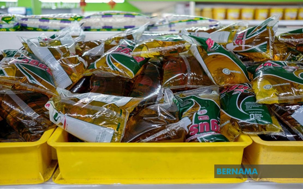 Domestic Trade and Consumer Affairs Ministry said retailers are allowed to impose a limit on the purchase of cooking oil in 1kg polybag to three units per transaction for each customer effective January 19. u00e2u20acu201d Picture via Twitter/Bernama