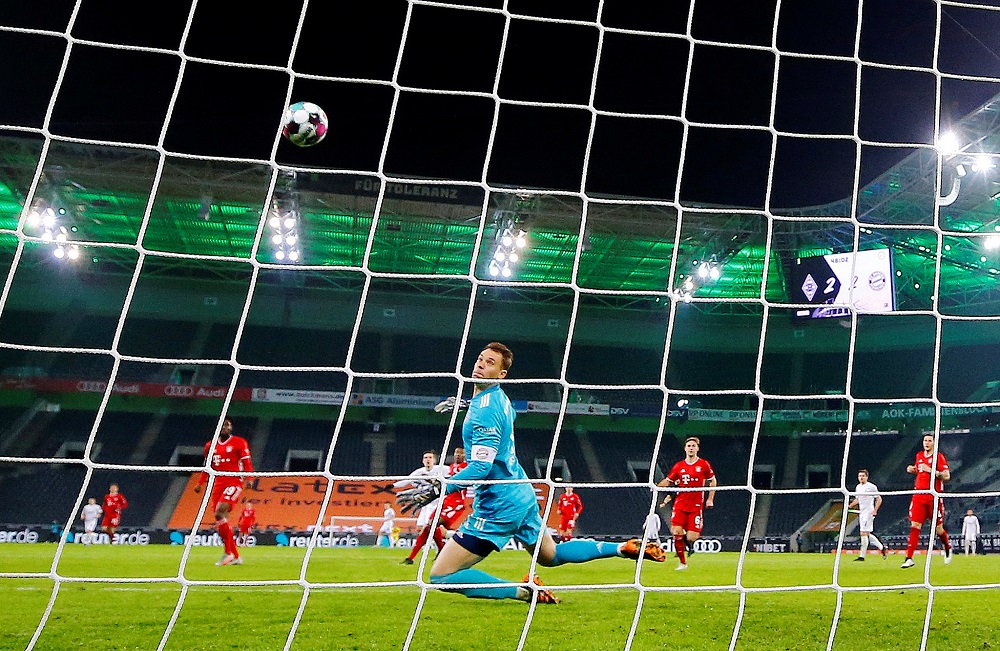 Borussia Moenchengladbach's Florian Neuhaus scores their third goal against Bayern Munich at the Borrusia Park in Germany January 8, 2021. u00e2u20acu201d Pool via Reuters