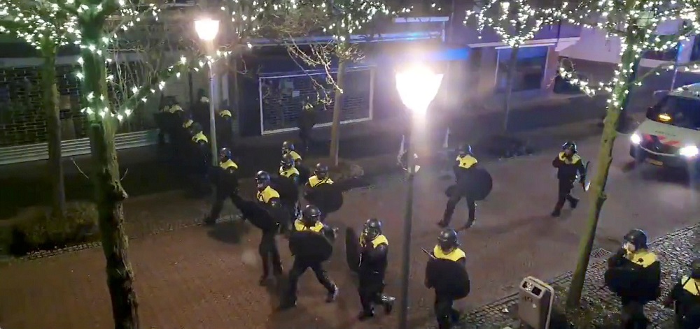 Dutch anti-lockdown riots extend to a third night | Malay Mail