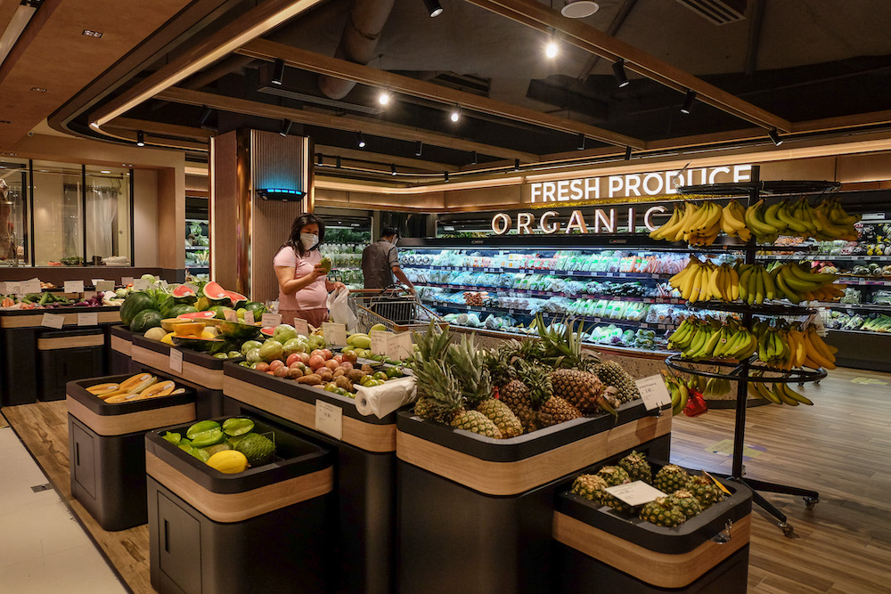 MIER said the continuing threat of the Covid-19 pandemic has likely zapped consumers’ confidence and cut into their buying power, amid challenging labour market conditions. — Picture by Yusof Mat Isa