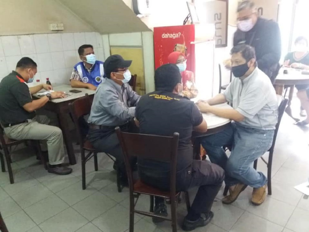 JHEAINS officers during a spot-check on a popular kopitiam in Kuala Pilah January 8, 2021. u00e2u20acu201d Picture via Facebook/ Jabatan Hal Ehwal Agama Islam Negeri Sembilan u00e2u20acu02dcOfficialu00e2u20acu2122
