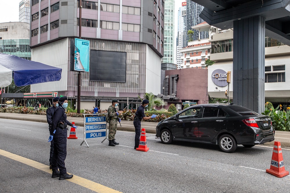 Police personnel man a roadblock at Bukit Bintang in Kuala Lumpur January 13, 2021. u00e2u20acu201d  Picture by Firdaus Latif 
