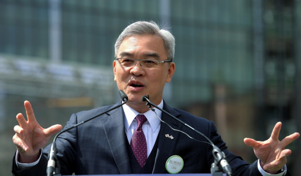 EcoWorld Development Berhad chairman Tan Sri Liew Kee Sin speaks during a press conference in London May 16, 2016. u00e2u20acu201d Bernama pic